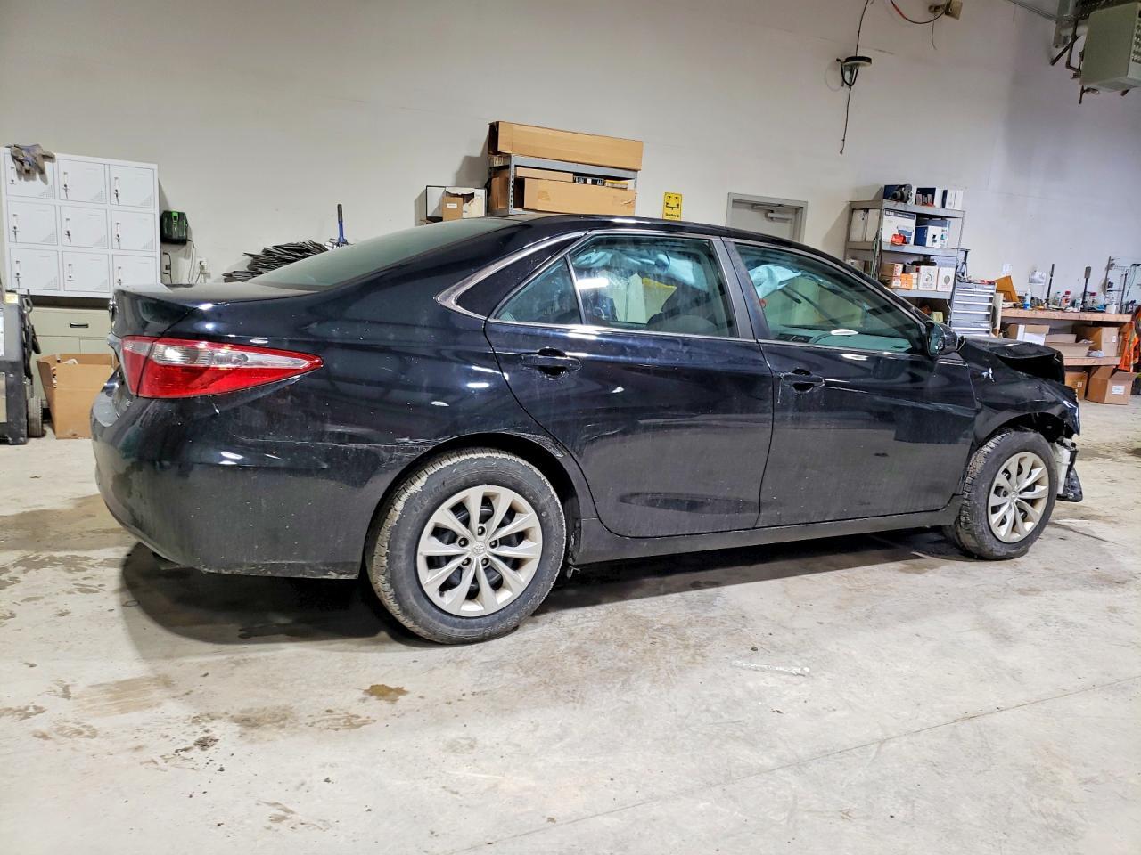 2015 Toyota Camry Le - Фото 3