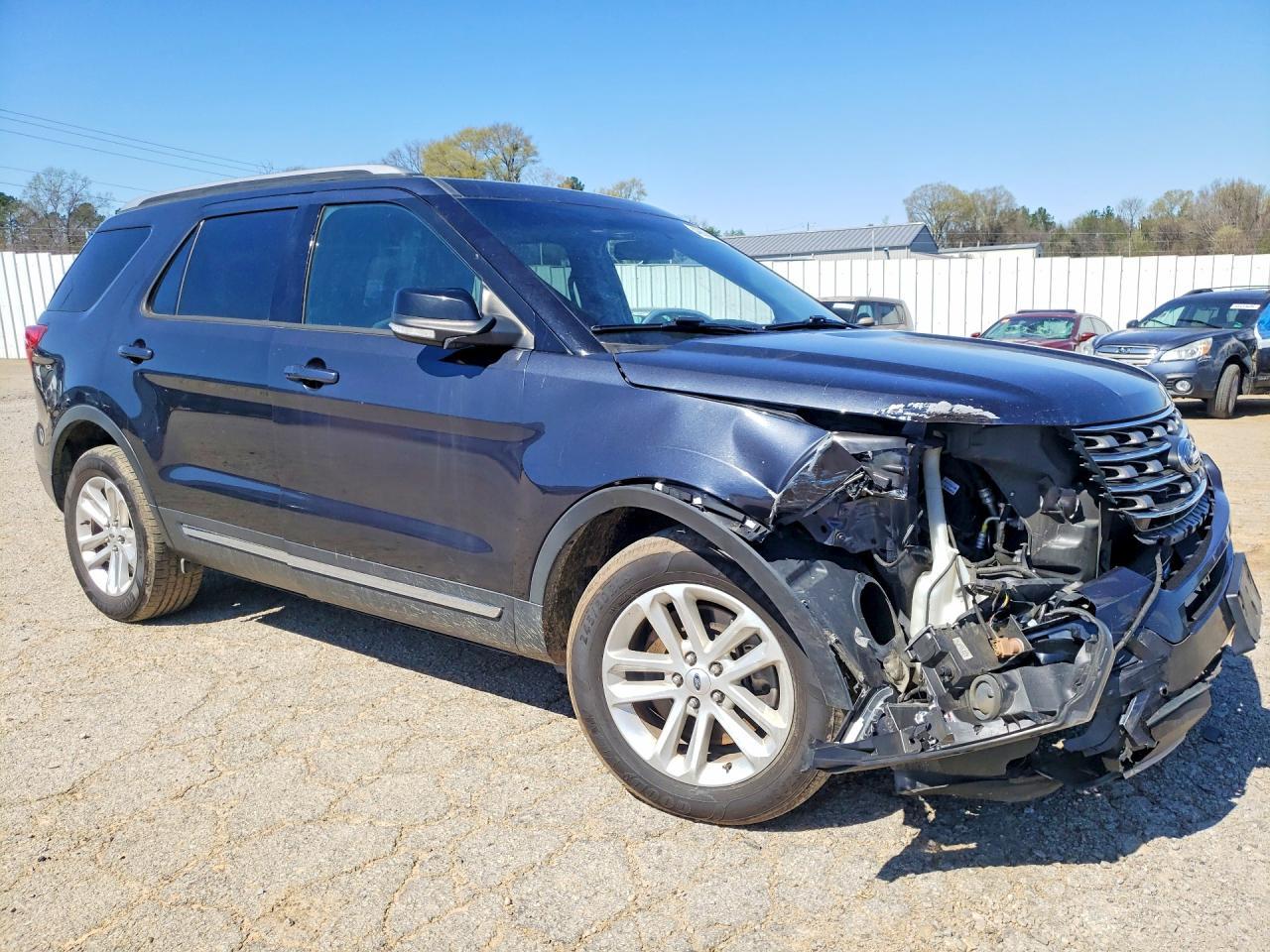 2017 Ford Explorer Xlt - Image 4