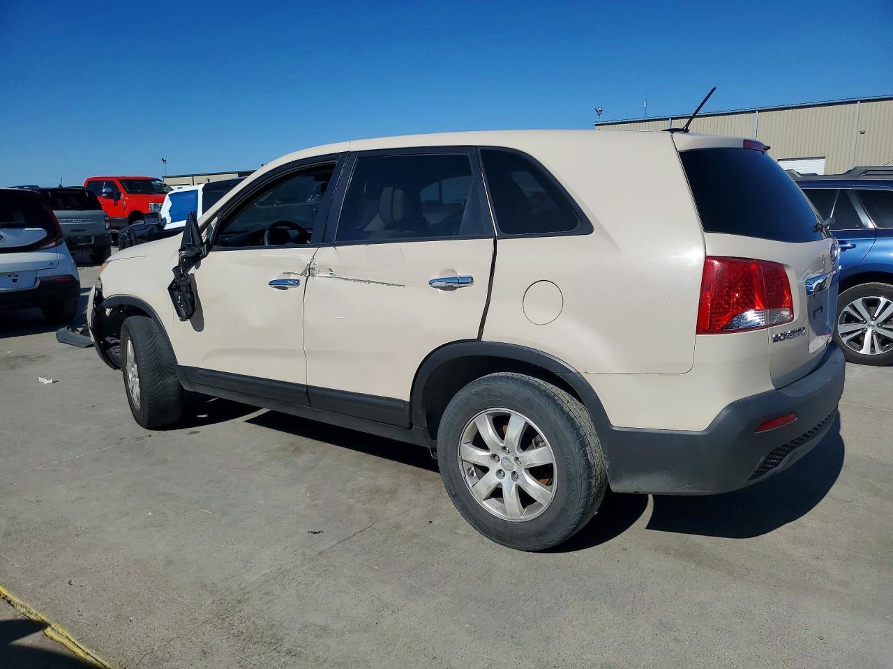 2011 Kia Sorento Lx - Image 2