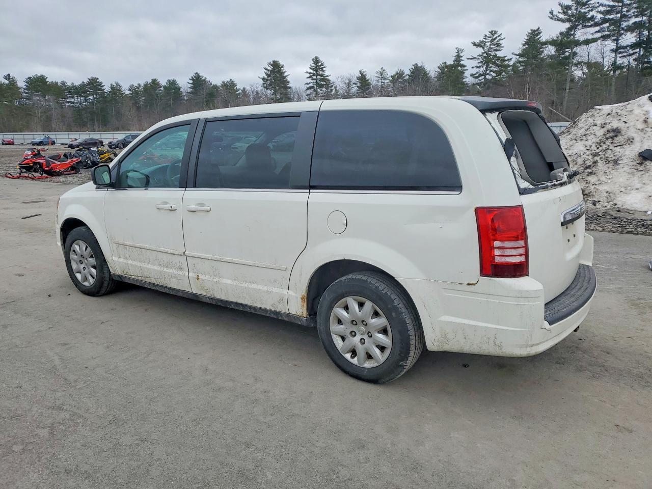 2010 Chrysler Town & Country - Фото 2