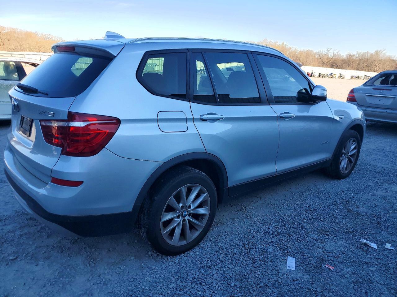 2017 BMW X3 Sdrive28I - Фото 3