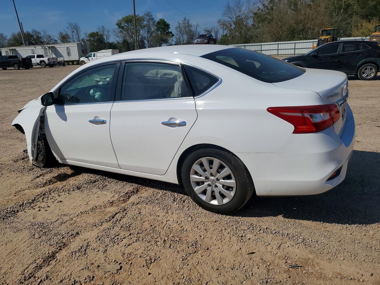 2016 Nissan Sentra S - Фото 2