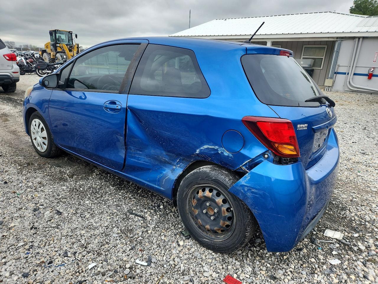 2017 Toyota Yaris 3-Door L - Фото 2