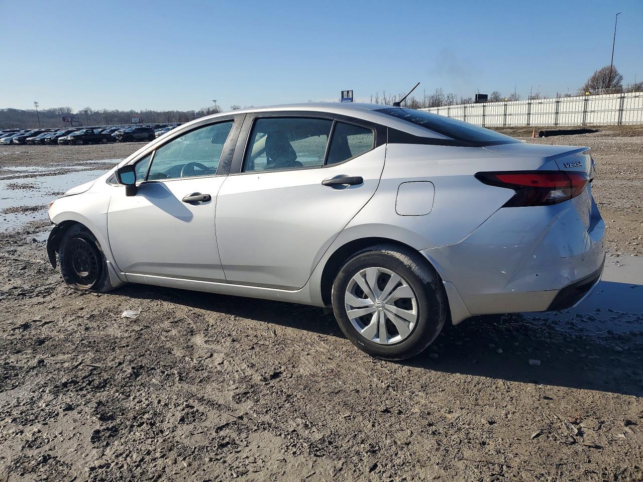 2021 Nissan Versa S - Фото 2