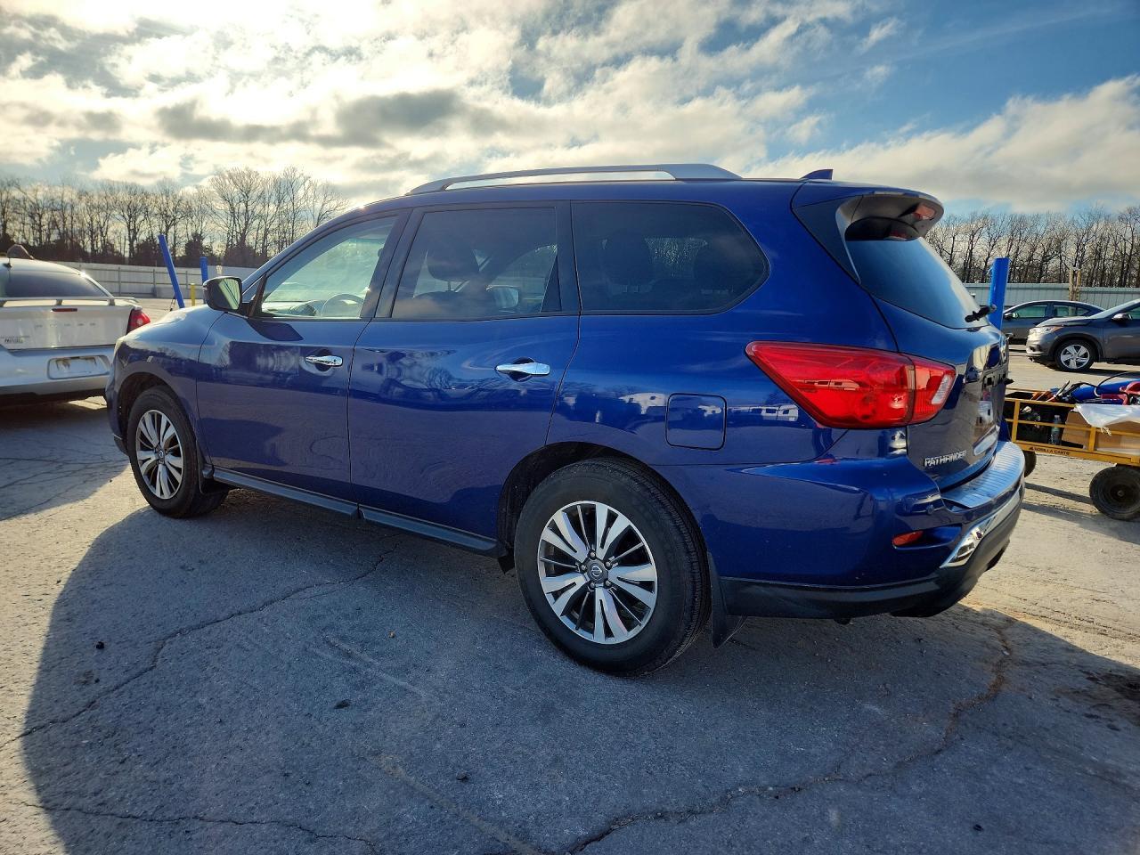 2020 Nissan Pathfinder S - Фото 2