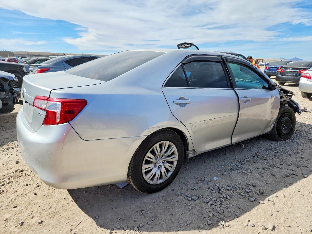 2014 Toyota Camry Le - Фото 3
