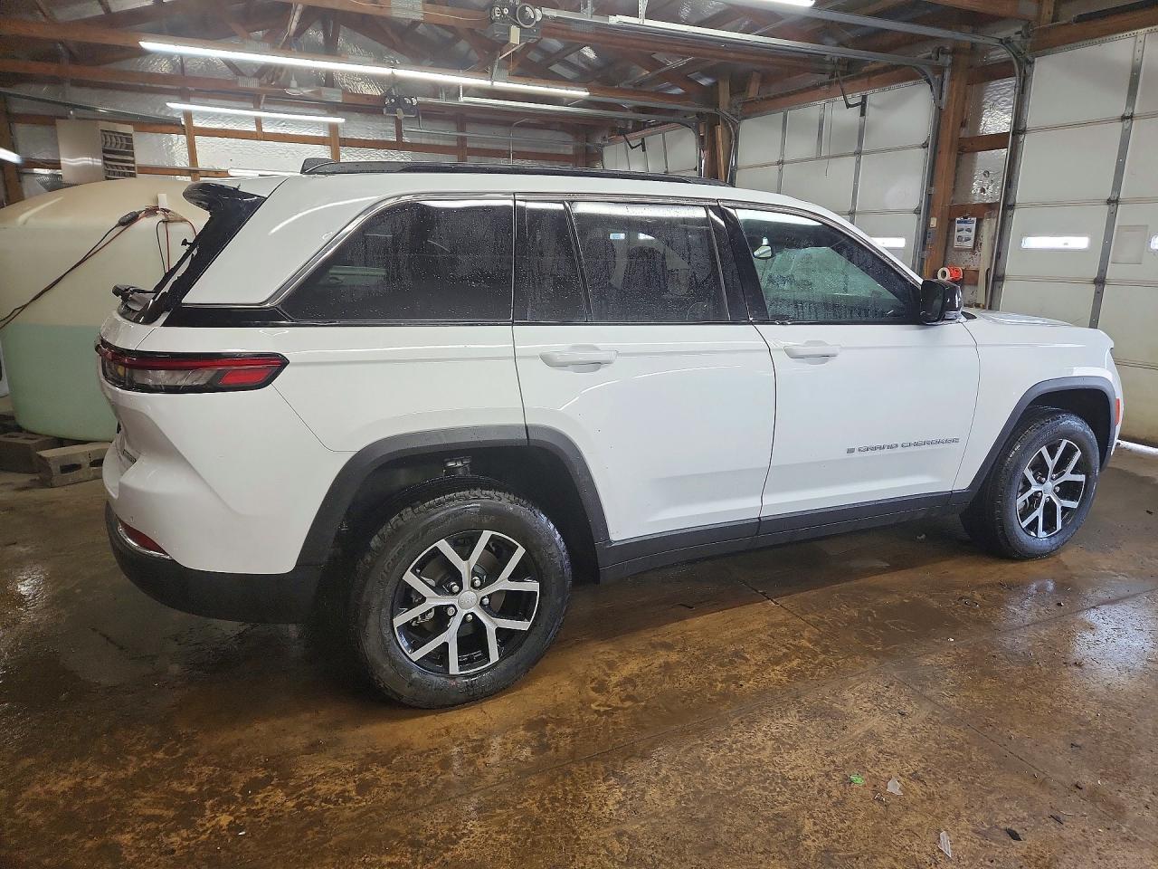 2025 Jeep Grand Cherokee Limited - Image 3
