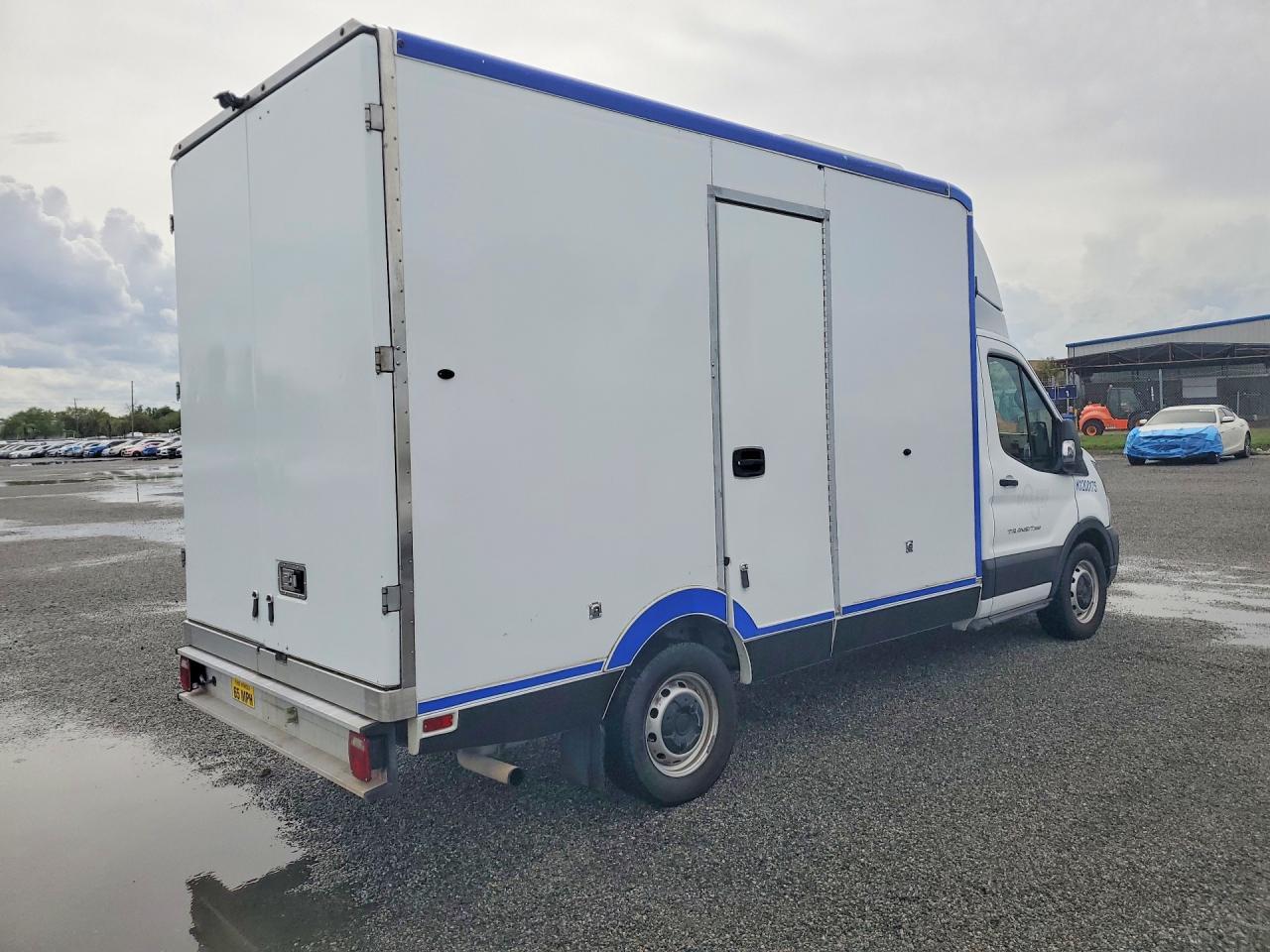 2020 Ford Transit Delivery Truck - Image 3