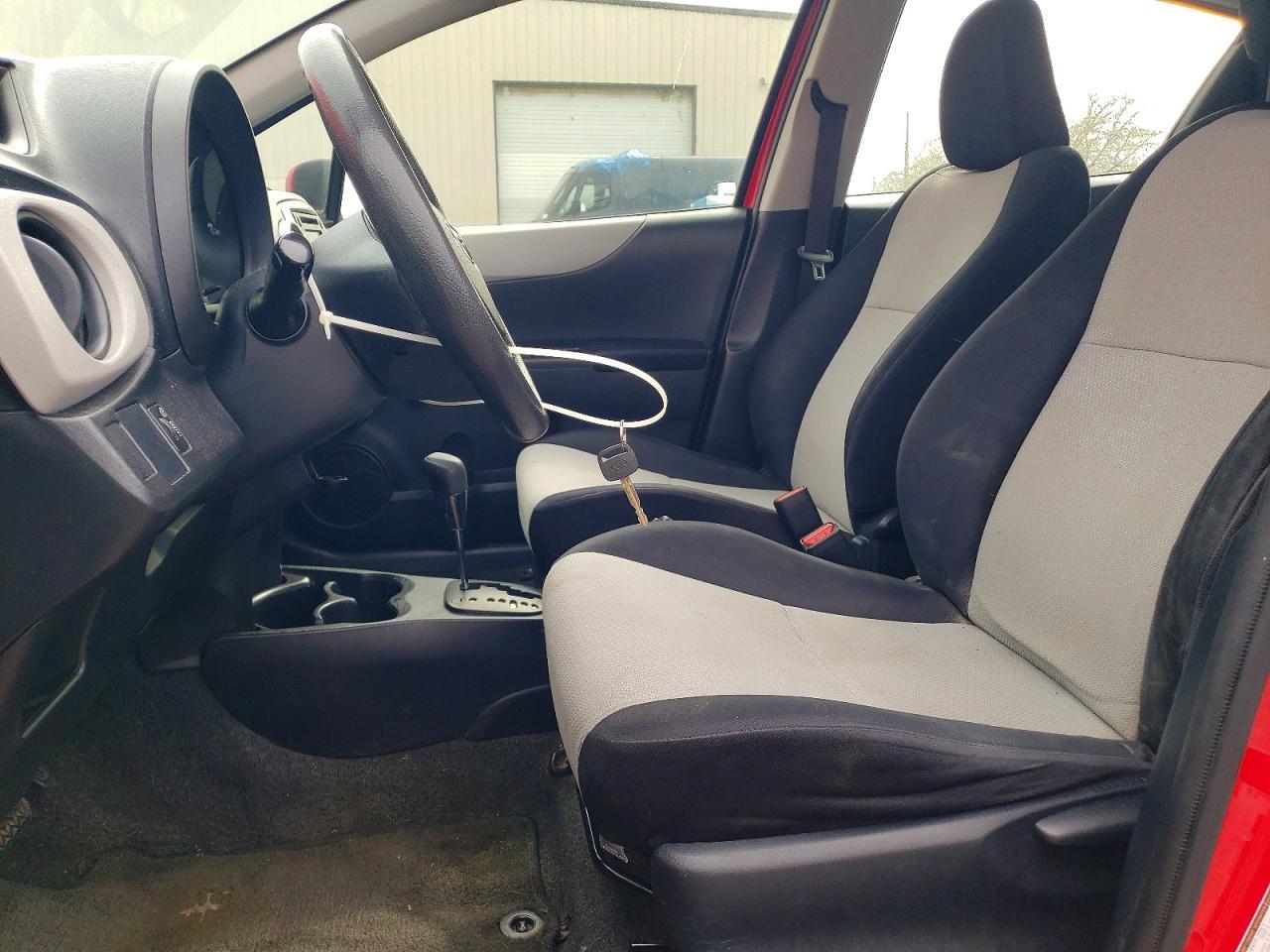 2012 Toyota Yaris 5-Door L - Фото 7