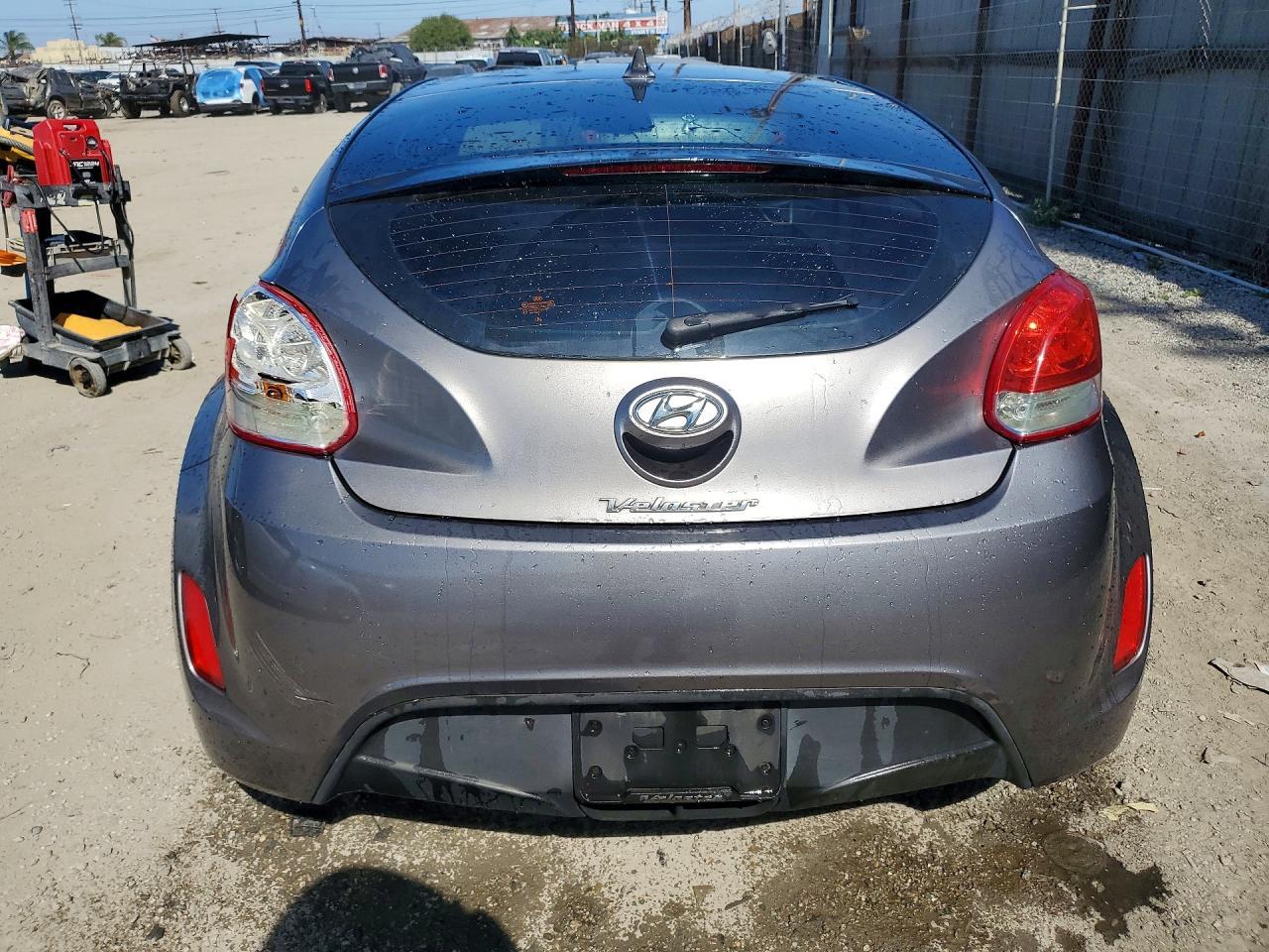 2013 Hyundai Veloster Base - Фото 6