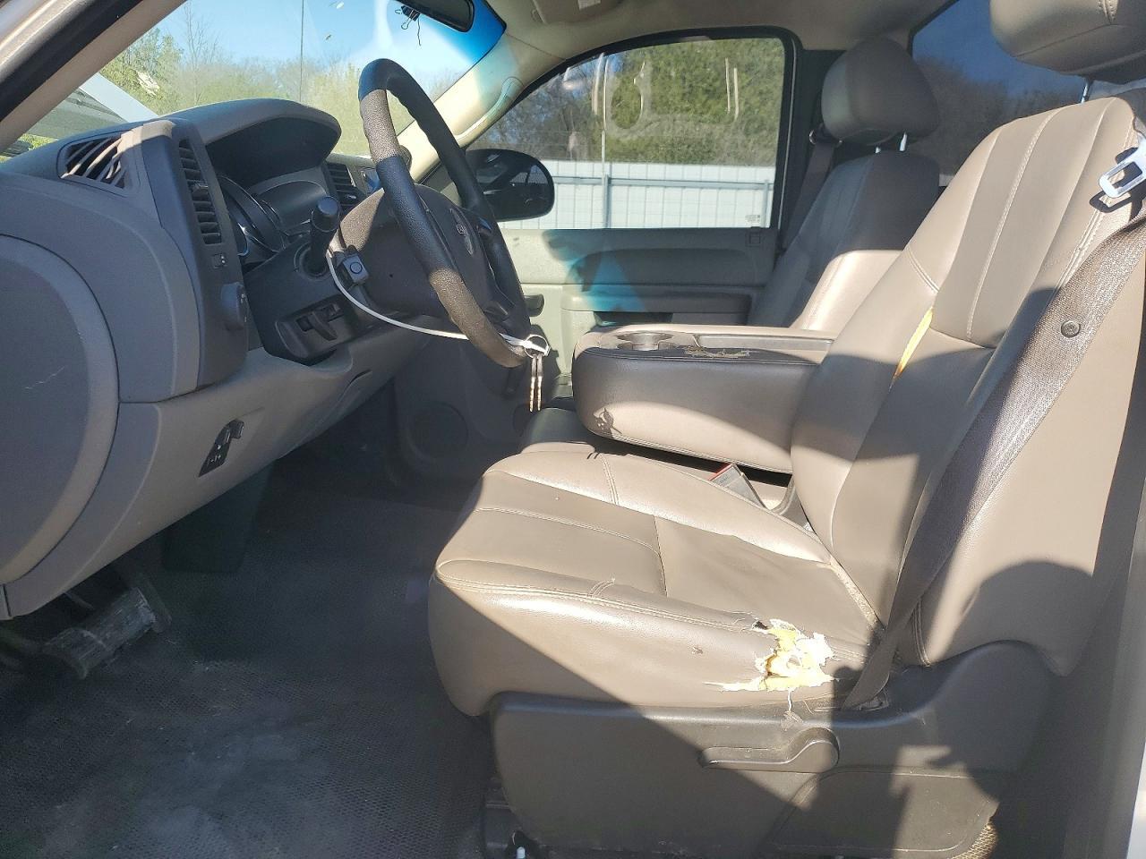 2011 GMC Sierra C2500 Heavy Duty - Image 7
