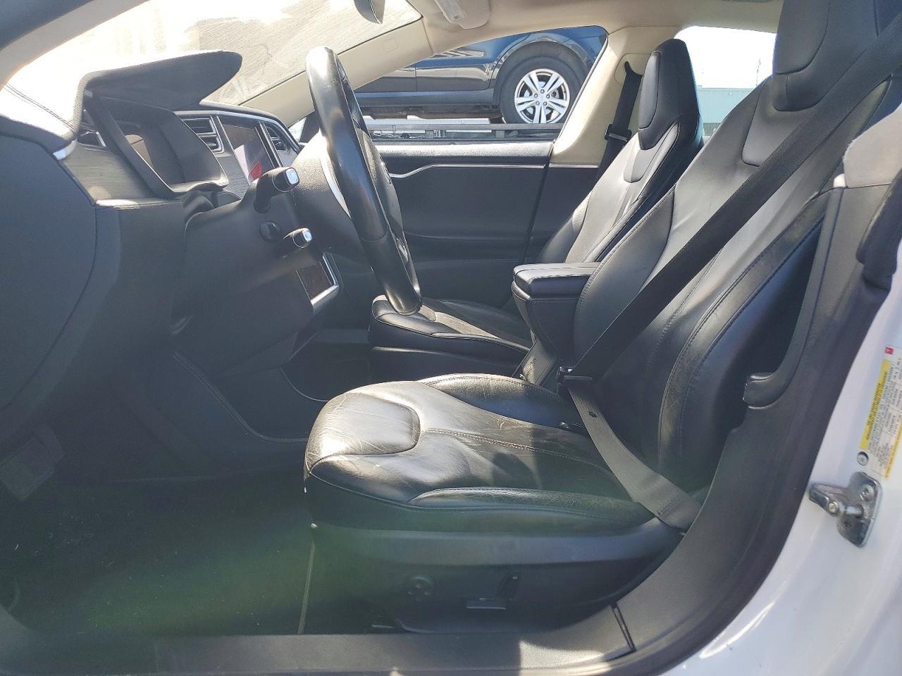 2014 Tesla Model S - Image 7