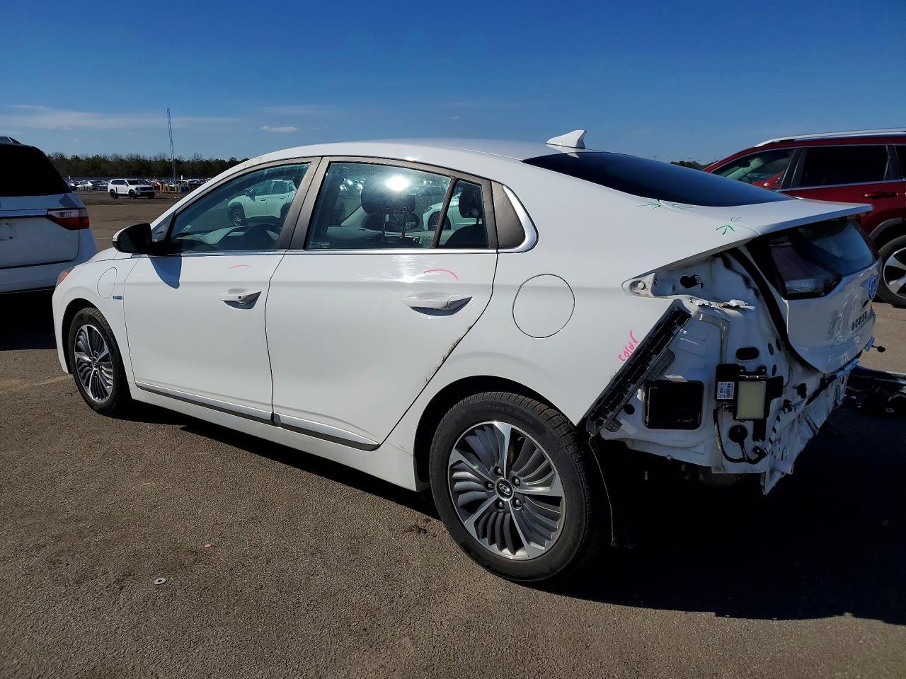 2020 Hyundai Ioniq Plug-In Hybrid Sel - Фото 2