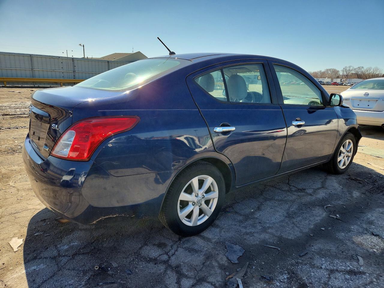 2012 Nissan Versa 1.6 S - Фото 3