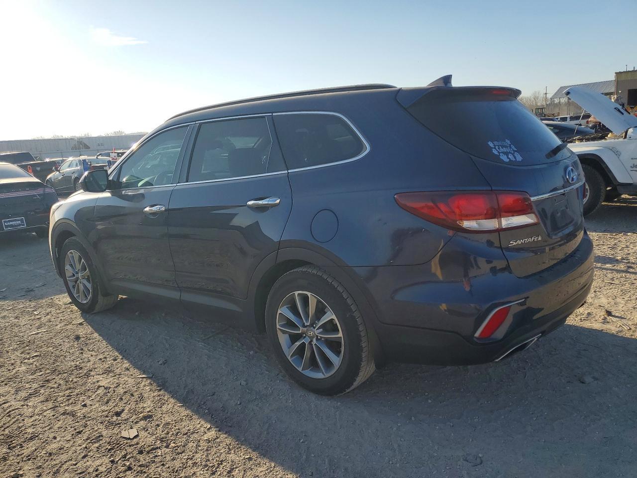 2017 Hyundai Santa Fe Se - Фото 2