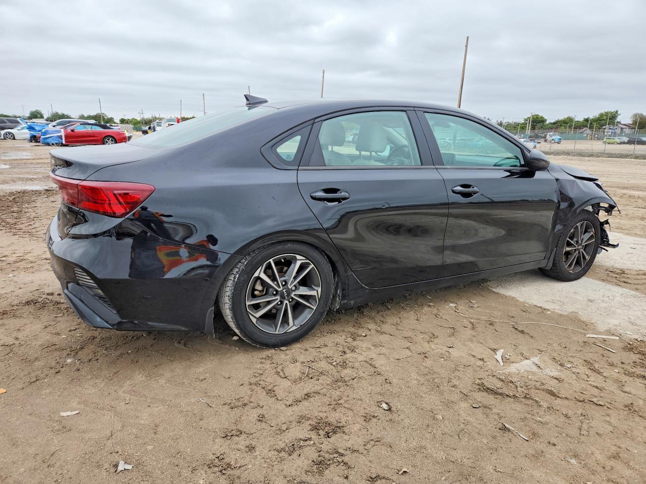 2023 Kia Forte Lxs - Image 3