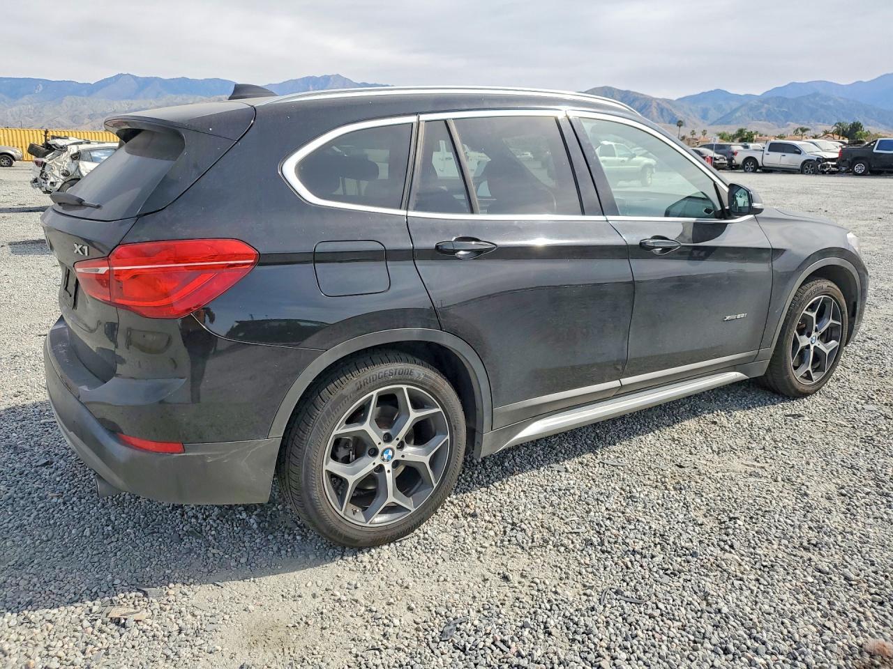 2018 BMW X1 xDrive28I - Фото 3