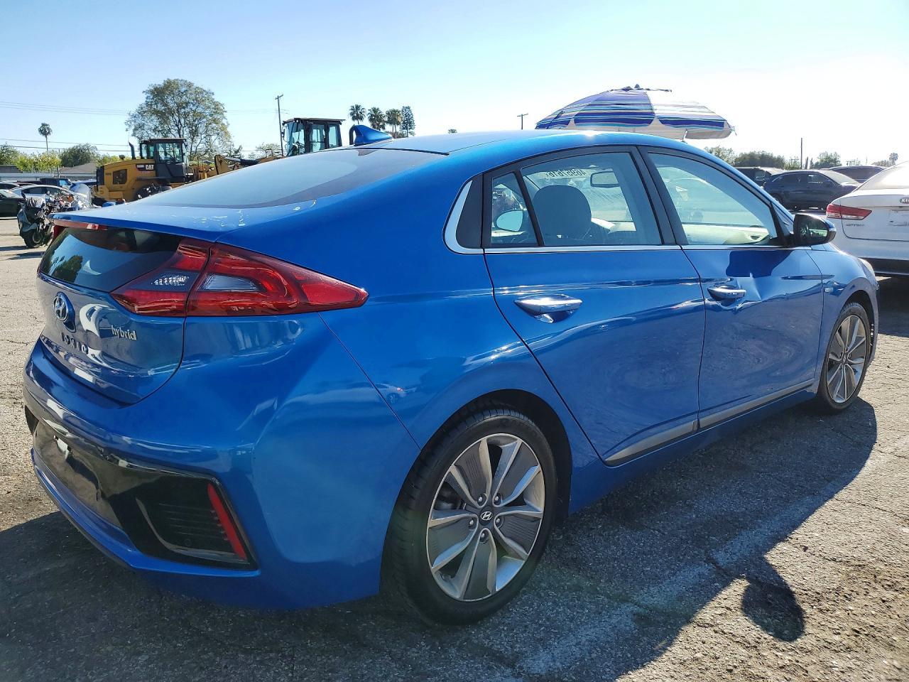 2017 Hyundai Ioniq Hybrid Limited - Image 3
