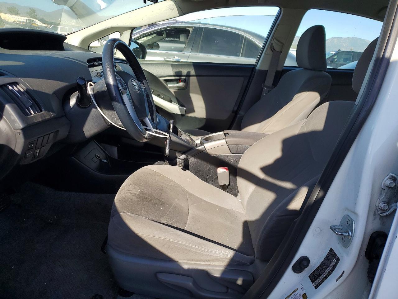 2013 Toyota Prius Two - Фото 7