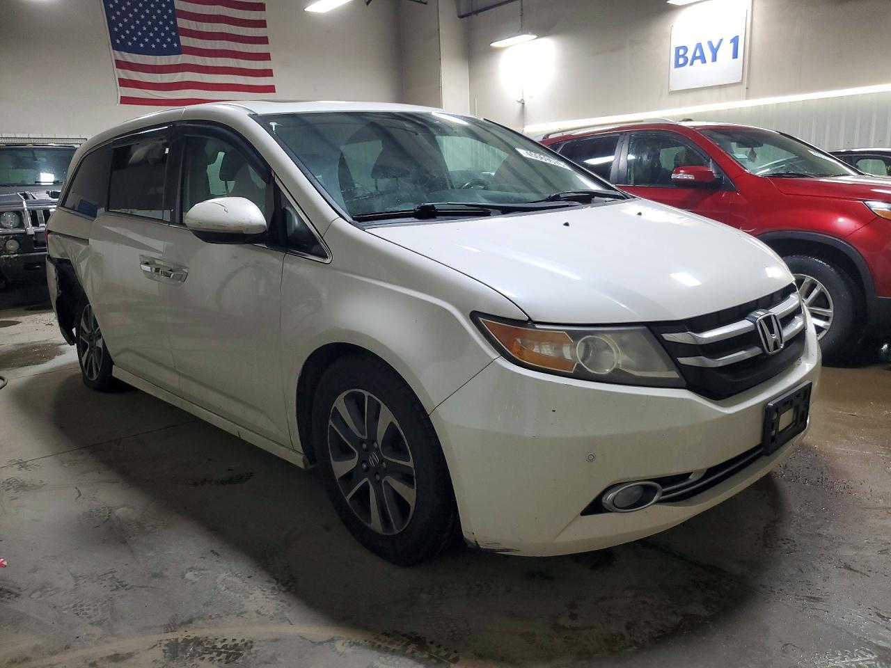 2014 Honda Odyssey Touring/Touring Elite - Image 4