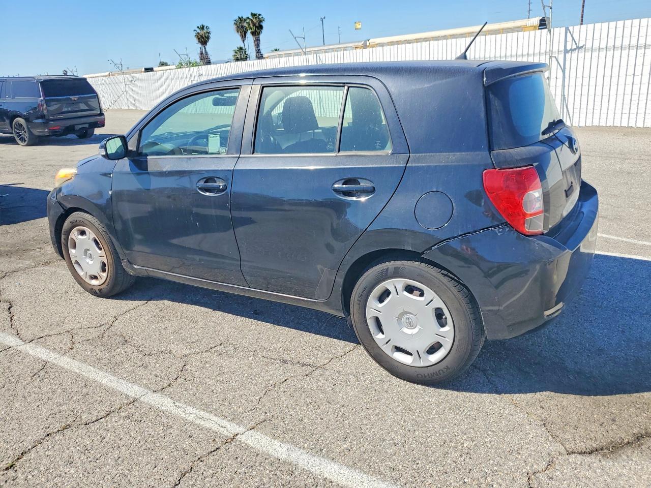 2010 Scion Xd Base - Фото 2