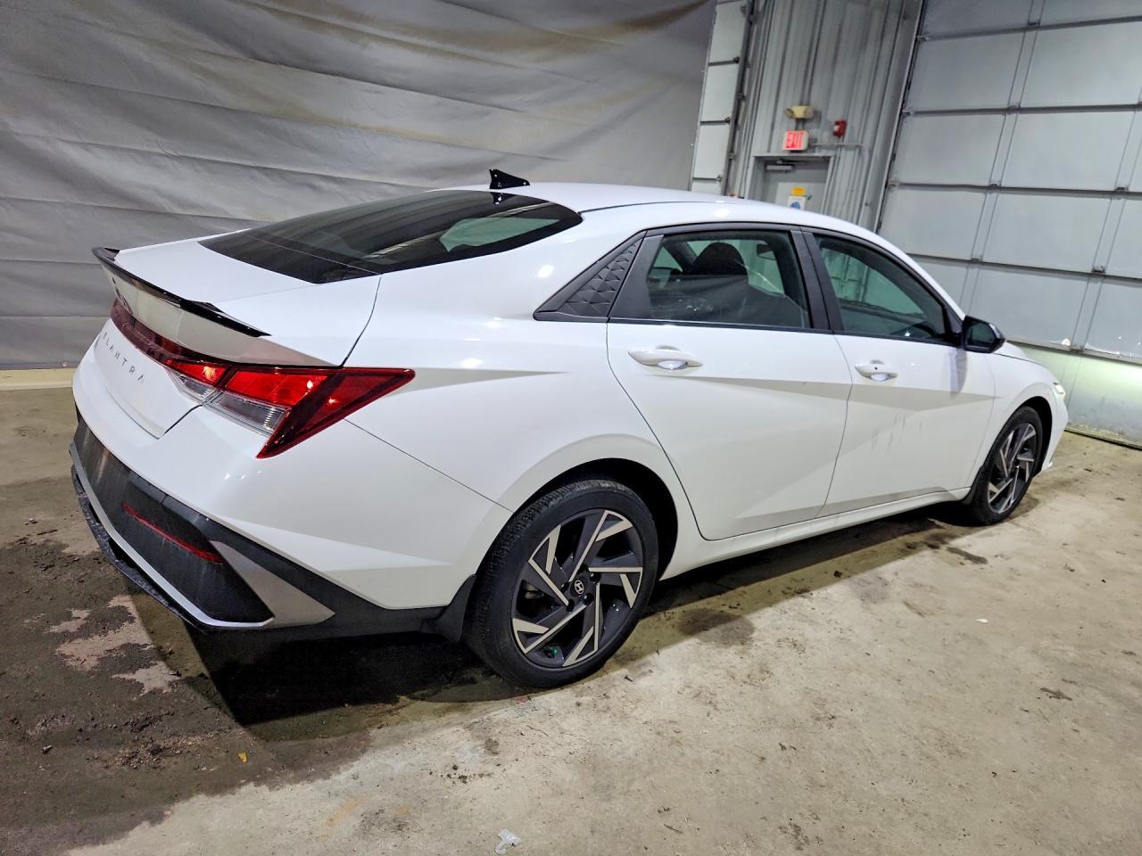 2025 Hyundai Elantra Sel Sport - Image 3