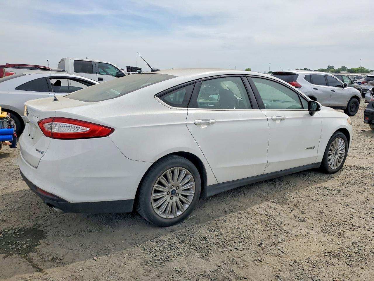 2014 Ford Fusion S Hybrid - Image 3