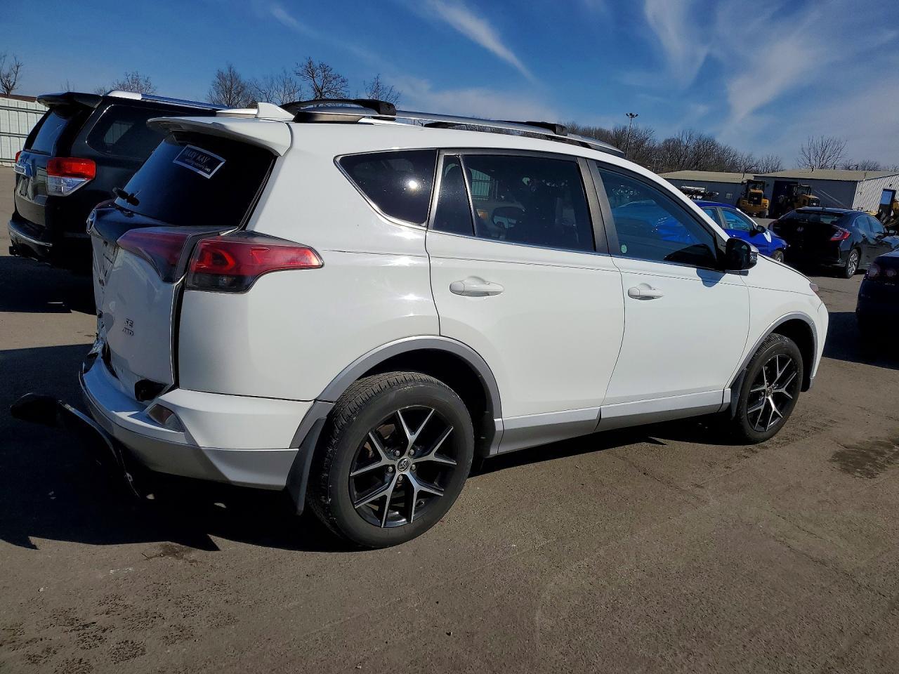 2018 Toyota Rav4 Se - Image 3
