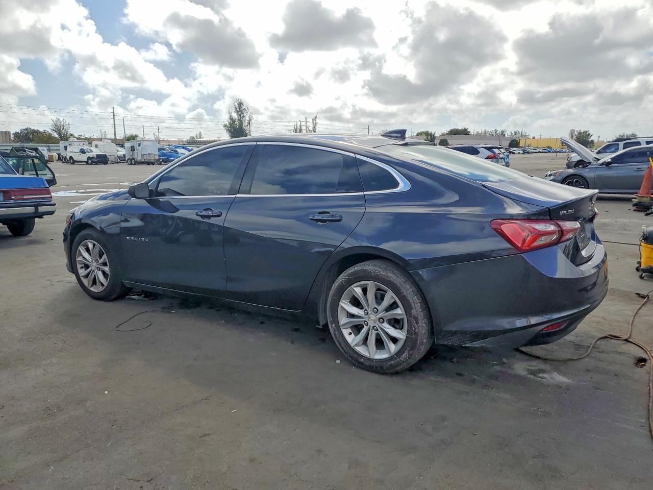 2022 Chevrolet Malibu Lt - Image 2