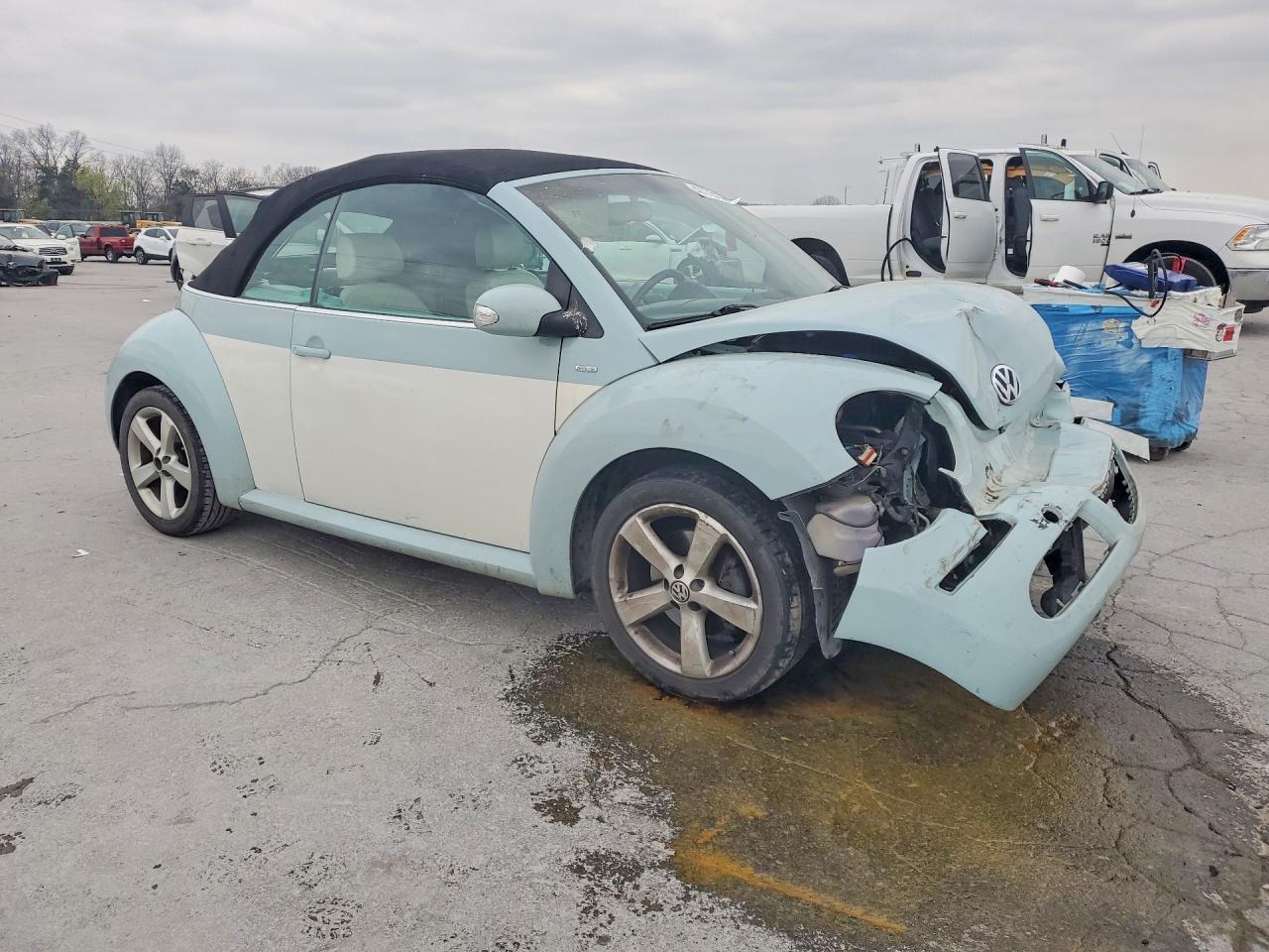 2010 Volkswagen New Beetle - Фото 4
