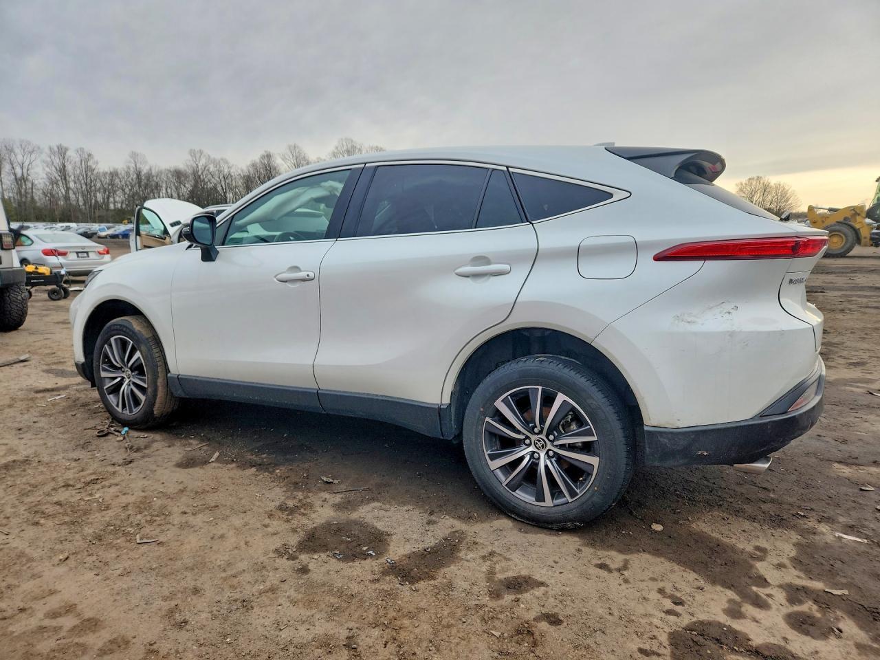 2023 Toyota Venza Le - Image 2