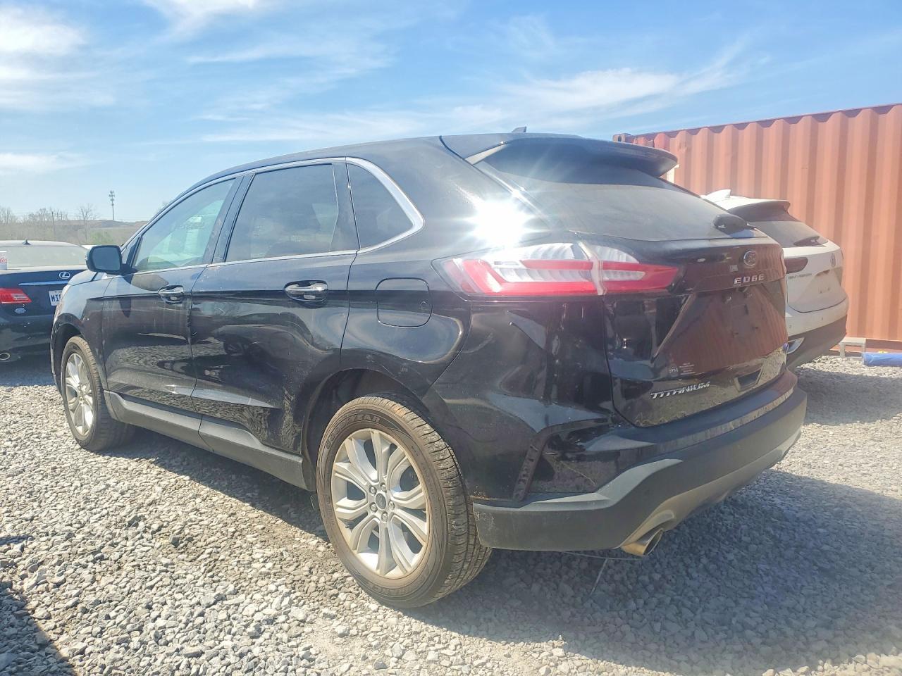 2023 Ford Edge Titanium - Image 2