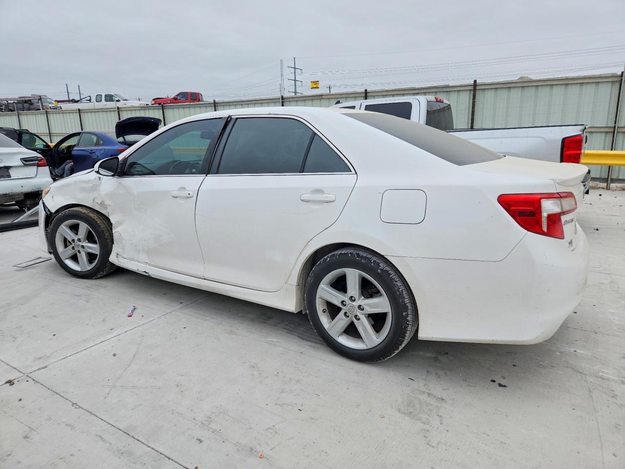 2014 Toyota Camry Se - Image 2