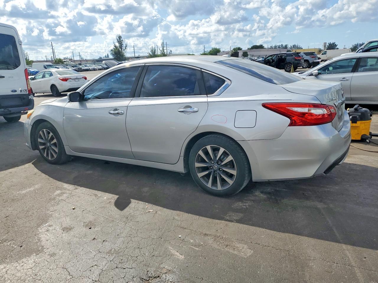 2017 Nissan Altima 2.5 Sv - Фото 2