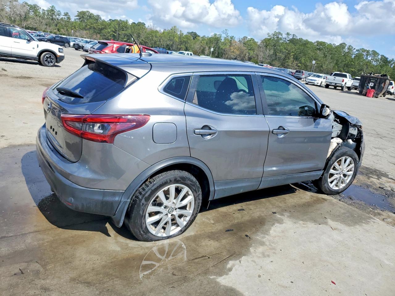 2022 Nissan Rogue Sport S - Image 3