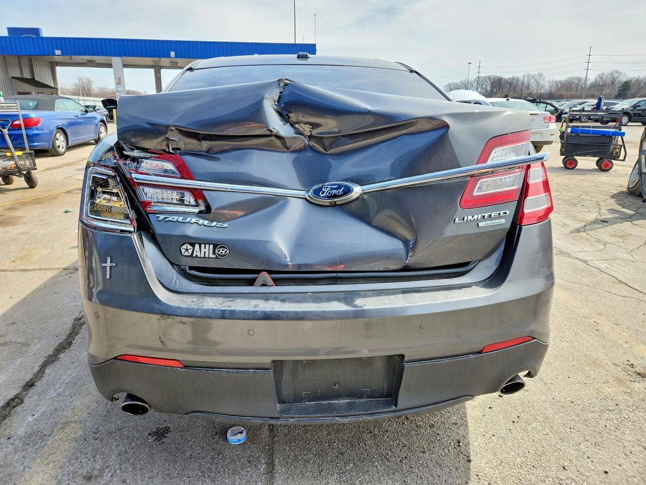 2016 Ford Taurus Limited - Image 6