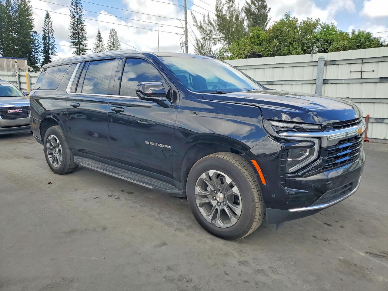 2025 Chevrolet Suburban C1500 Ls - Фото 4