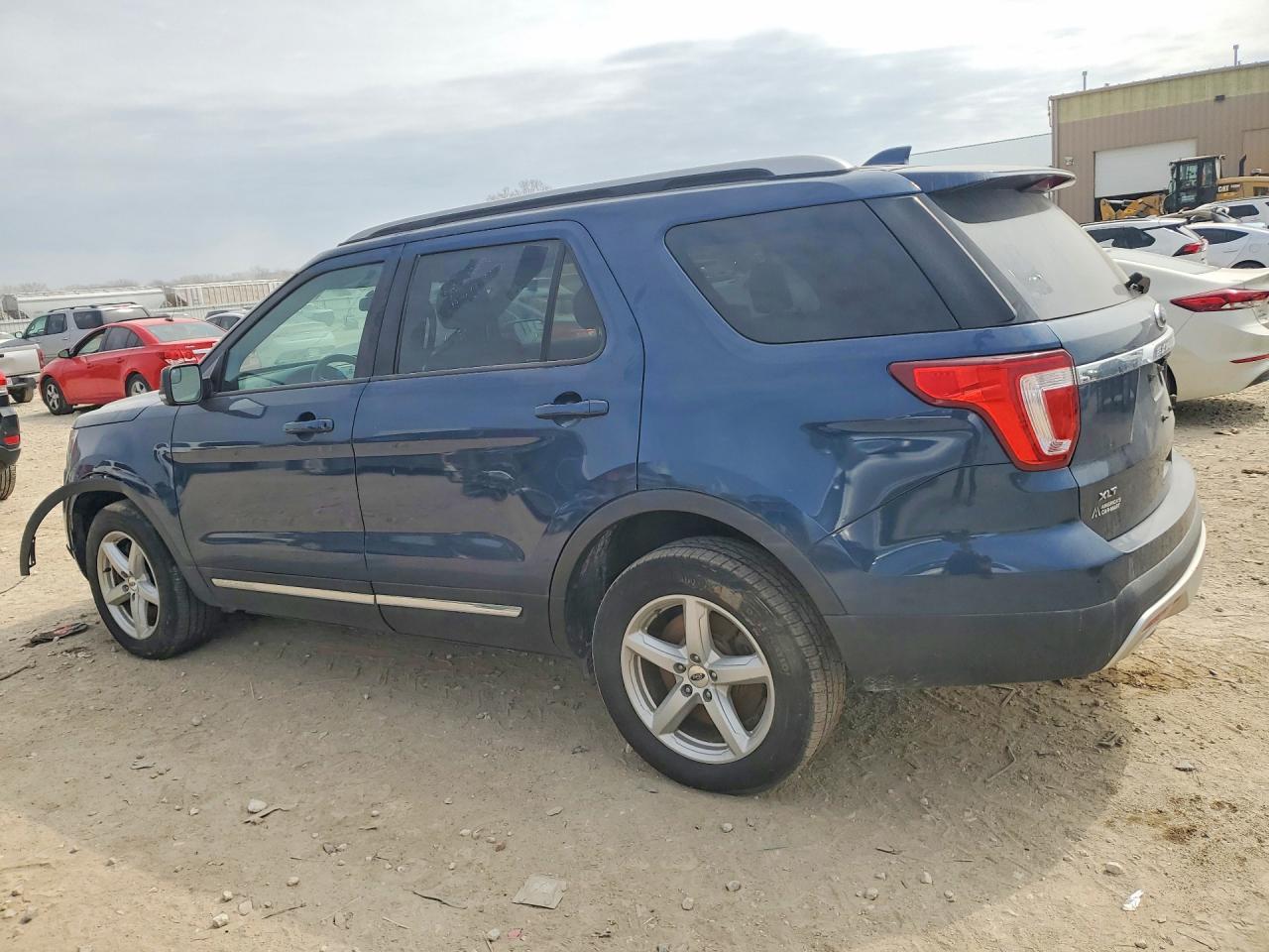 2016 Ford Explorer Xlt - Фото 2