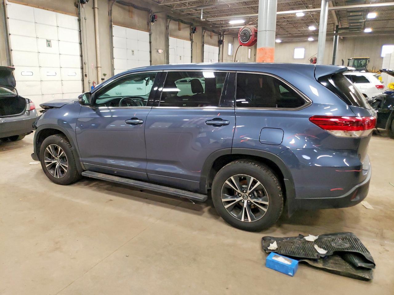 2018 Toyota Highlander Le - Фото 2