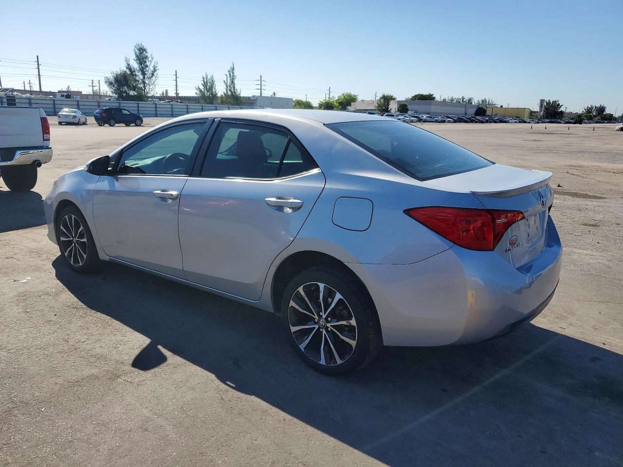2018 Toyota Corolla Se - Image 2