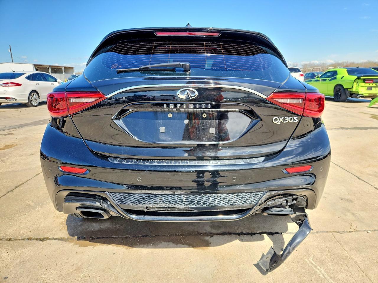 2017 Infiniti Qx30 Sport - Image 6