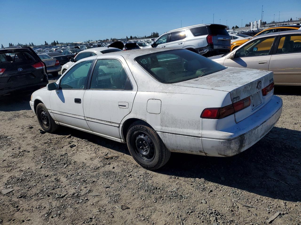 1998 Toyota Camry Le - Фото 2