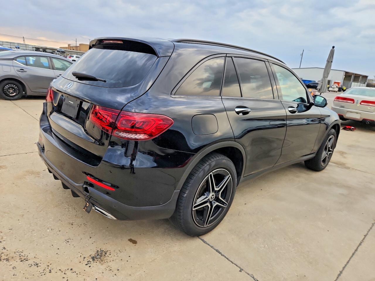 2022 Mercedes-Benz Glc 300 - Image 3