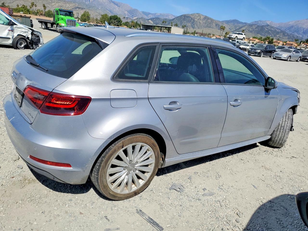 2016 Audi A3 E-Tron Premium - Фото 3