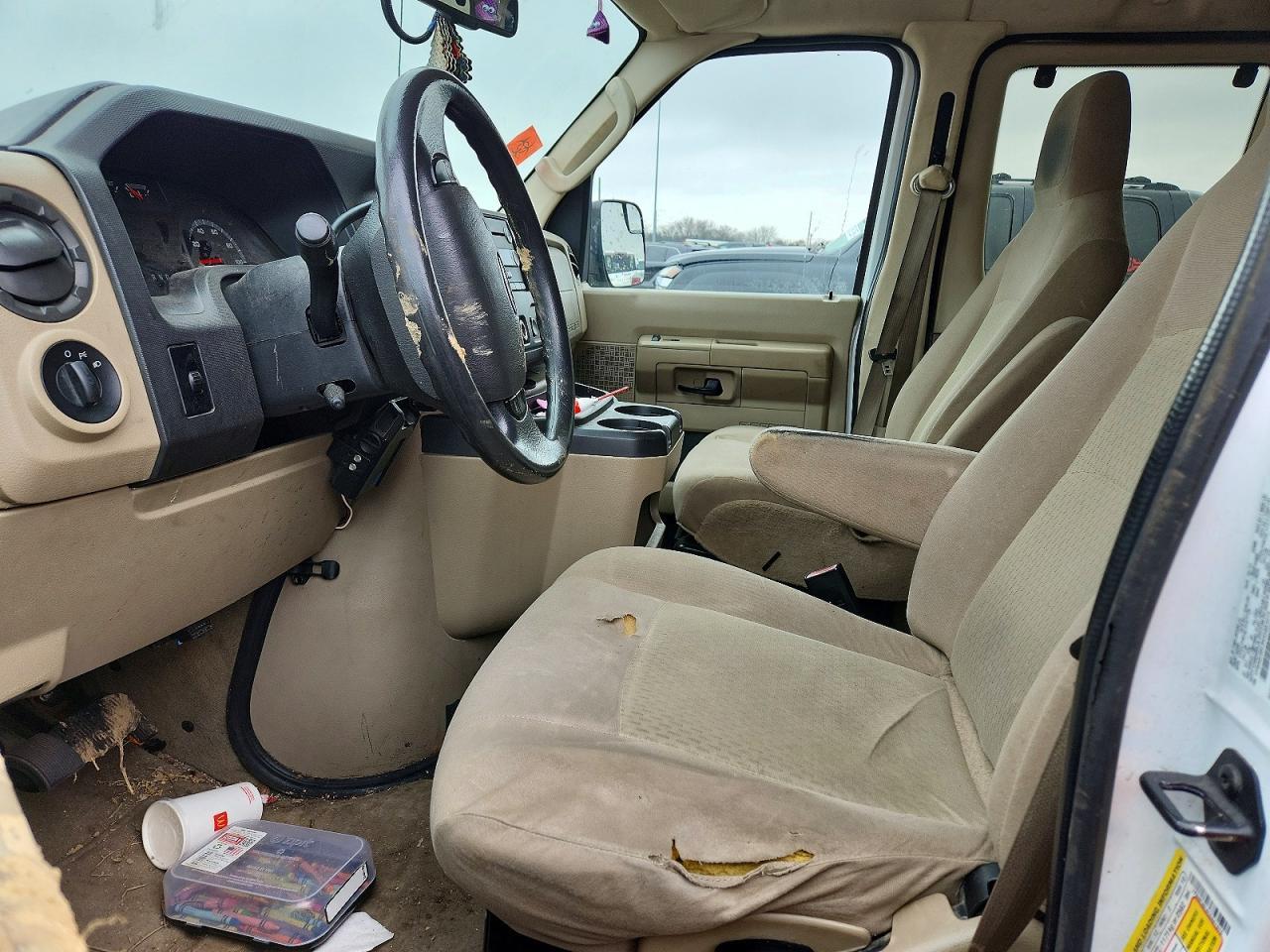 2012 Ford Econoline E350 Super Duty Wagon - Image 7