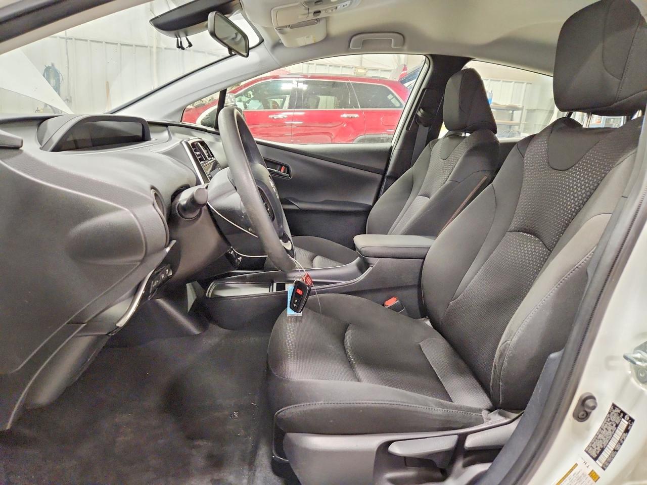 2022 Toyota Prius Le - Фото 7
