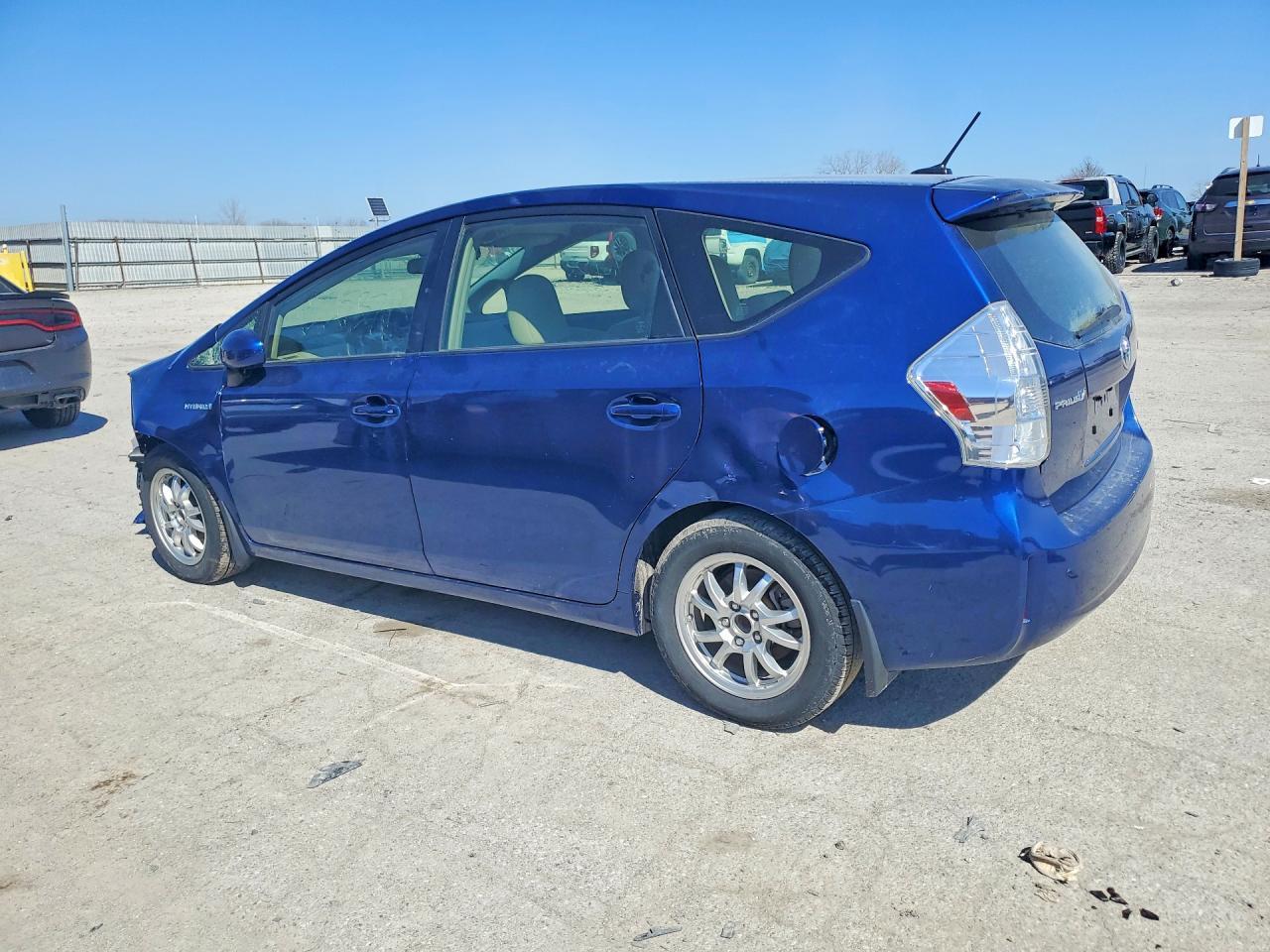 2012 Toyota Prius V Three - Фото 2