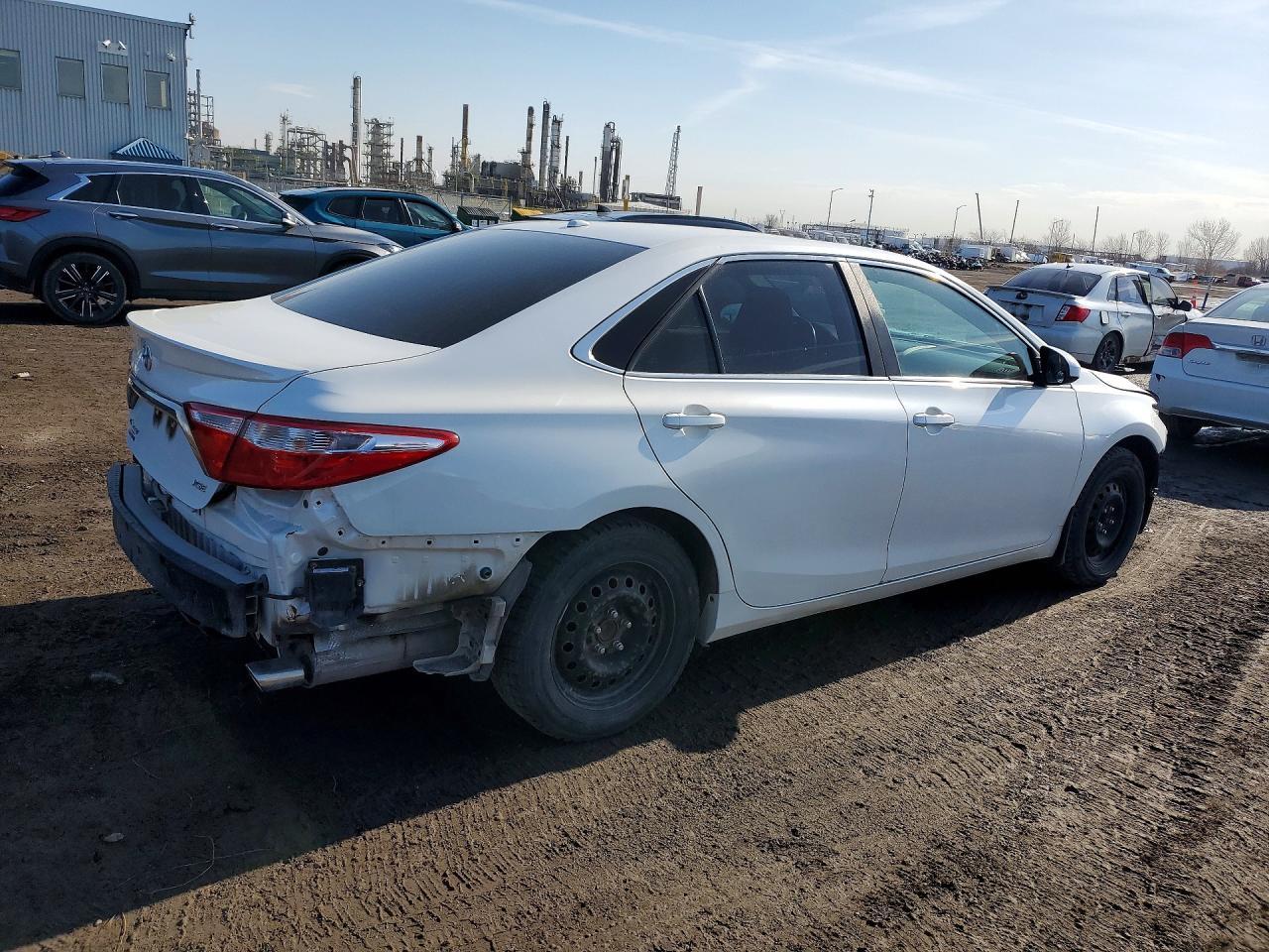 2015 Toyota Camry Le - Фото 3