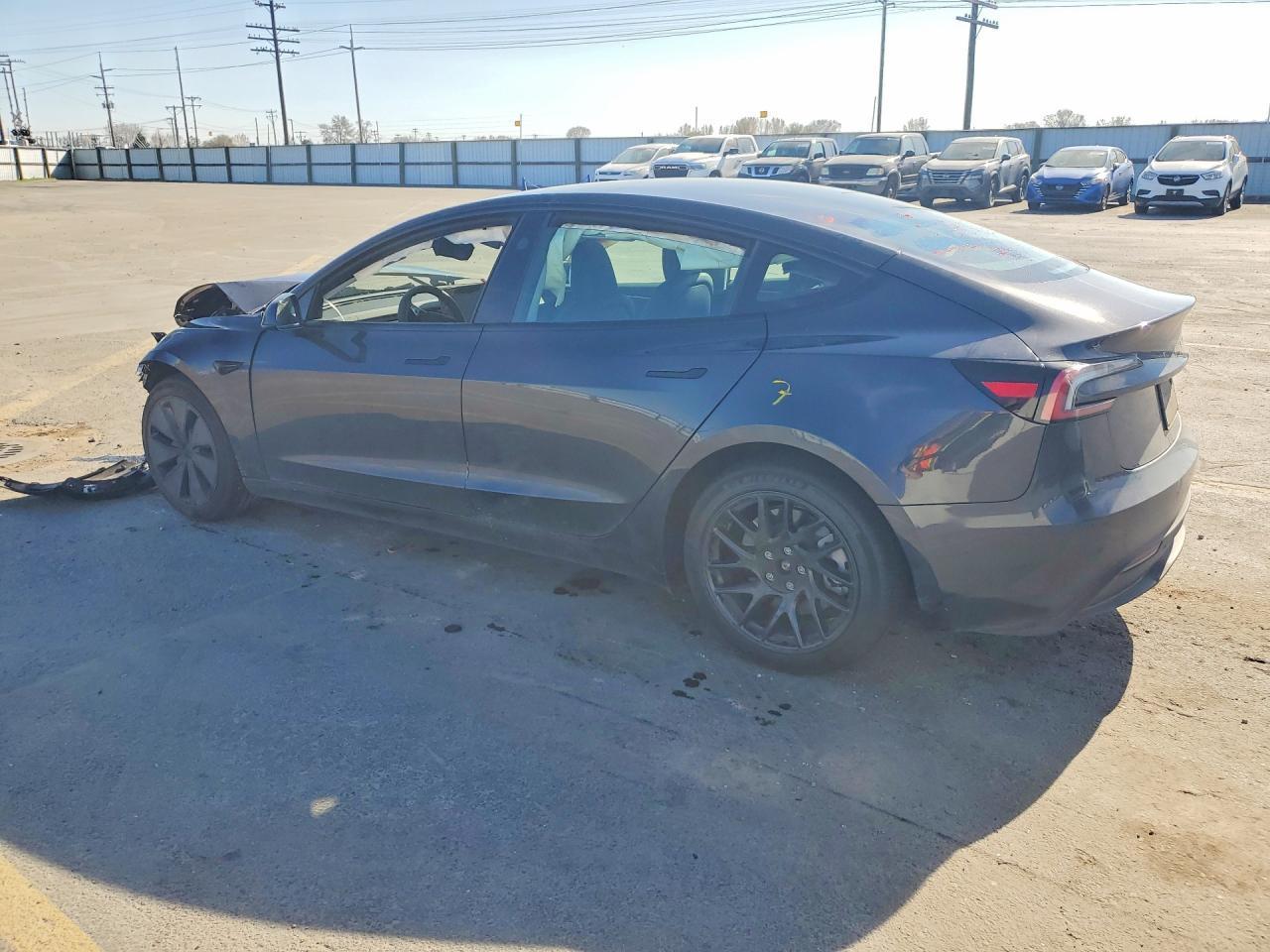 2025 Tesla Model 3 - Фото 2