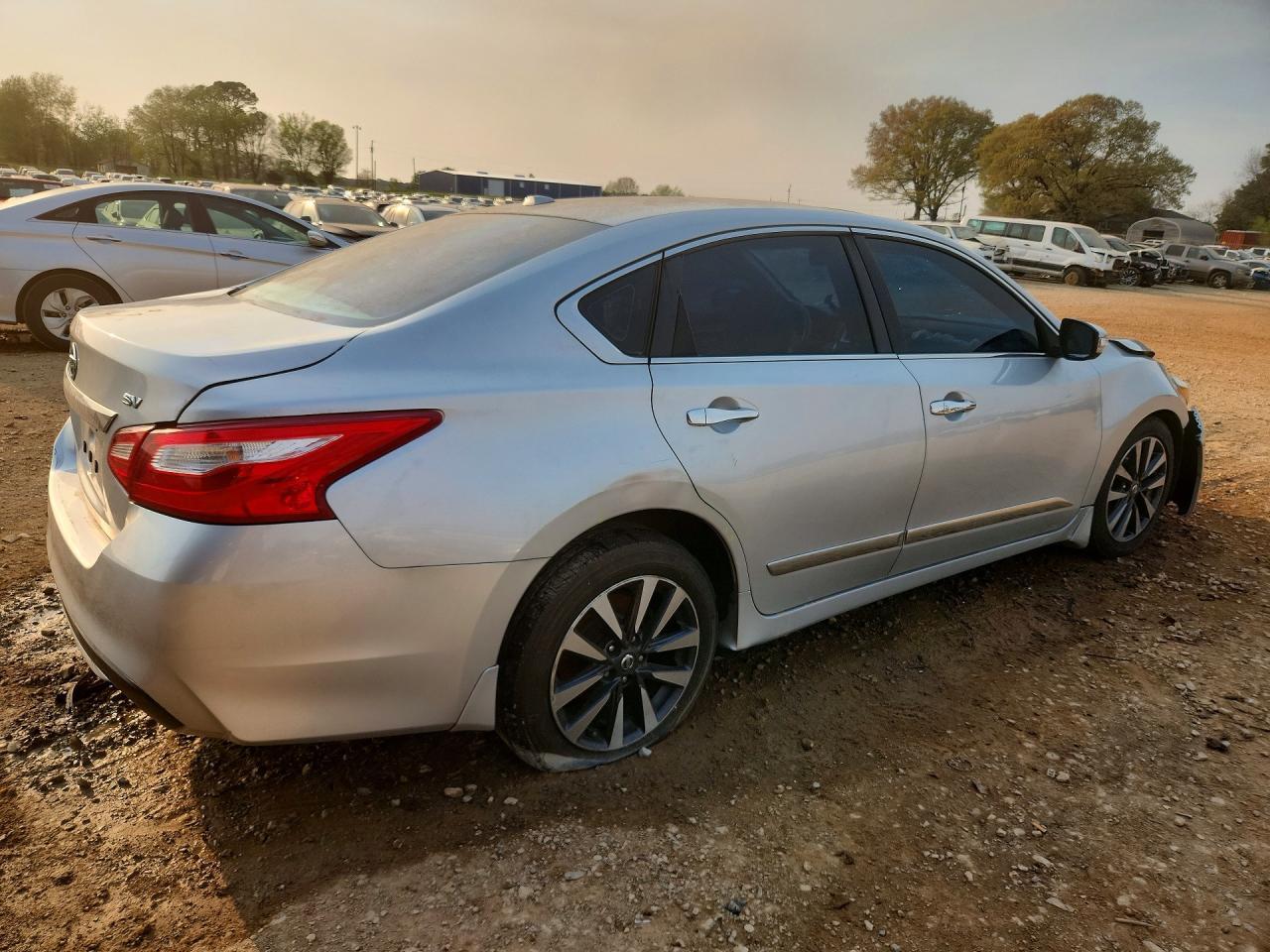 2016 Nissan Altima 2.5 Sv - Image 3